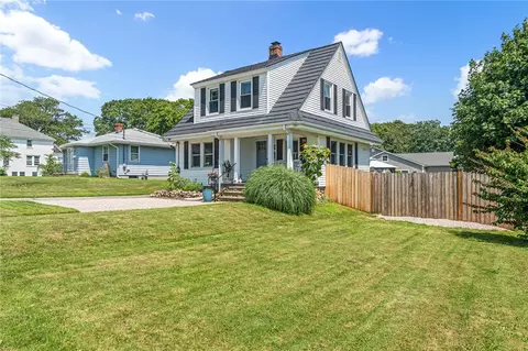 Exterior - 124 Beach St, Westerly, RI 02891 photo 3 of 8