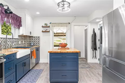 Kitchen - 124 Beach St, Westerly, RI 02891 photo 5 of 5