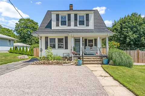 Exterior - 124 Beach St, Westerly, RI 02891 photo 4 of 8