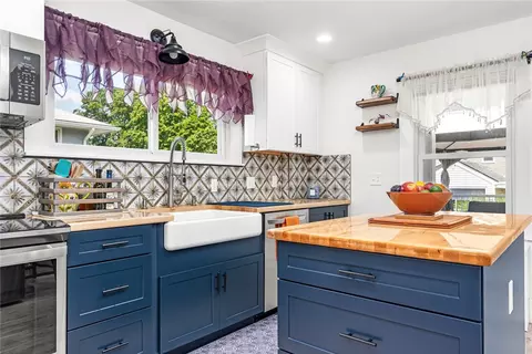Kitchen - 124 Beach St, Westerly, RI 02891 photo 2 of 5