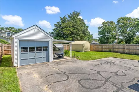 Exterior - 124 Beach St, Westerly, RI 02891 photo 7 of 8