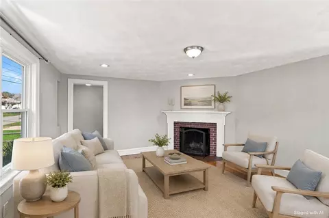 Living - 36 Newfield Ave, Warwick, RI 02888 photo 2 of 4