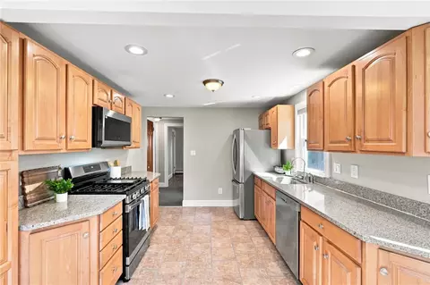 Entry Way - 36 Newfield Ave, Warwick, RI 02888 photo 1 of 1