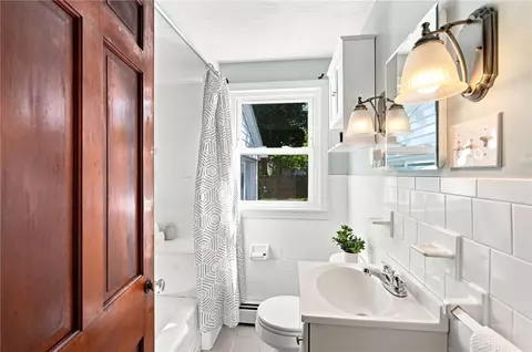 Bath - 36 Newfield Ave, Warwick, RI 02888 photo 1 of 1