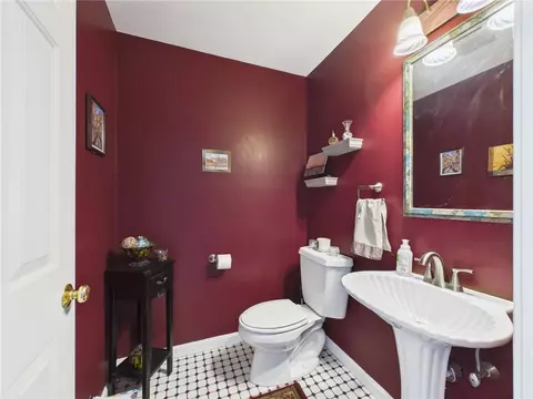 Bath - 21 Buxton Dr, Cranston, RI 02921 photo 1 of 3