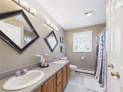 Bath - 21 Buxton Dr, Cranston, RI 02921 photo 3 of 3
