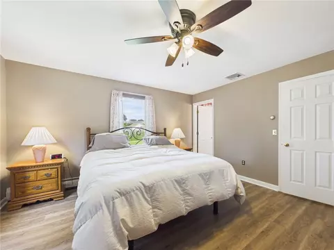 Bedroom - 21 Buxton Dr, Cranston, RI 02921 photo 2 of 4