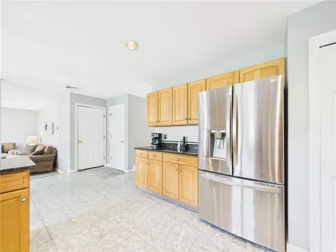 Kitchen - 21 Buxton Dr, Cranston, RI 02921 photo 4 of 5