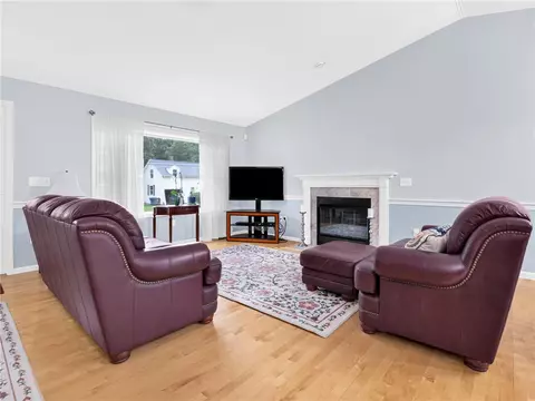 Living - 85 Spooner St, Warwick, RI 02886 photo 1 of 5