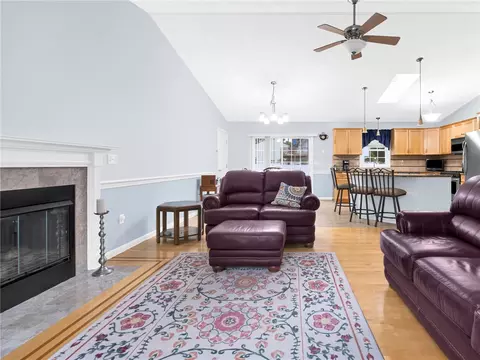 Living - 85 Spooner St, Warwick, RI 02886 photo 3 of 5