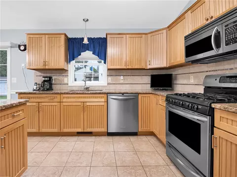 Kitchen - 85 Spooner St, Warwick, RI 02886 photo 4 of 5