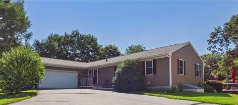 615 Taunton Ave, Seekonk, MA 02771