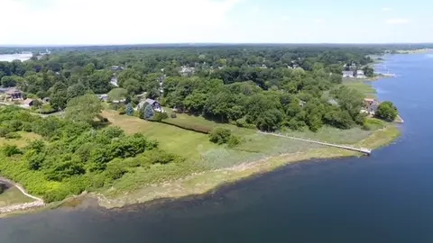20 Hampden St, Barrington, RI 02806