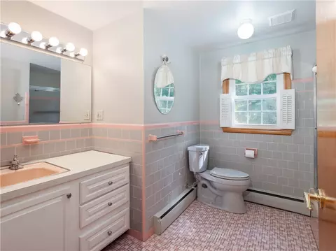 Bath - 77 Drybrook Rd, Warwick, RI 02889 photo 1 of 1