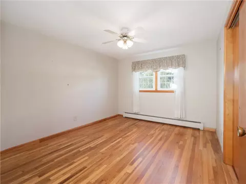 Bedroom - 77 Drybrook Rd, Warwick, RI 02889 photo 3 of 4