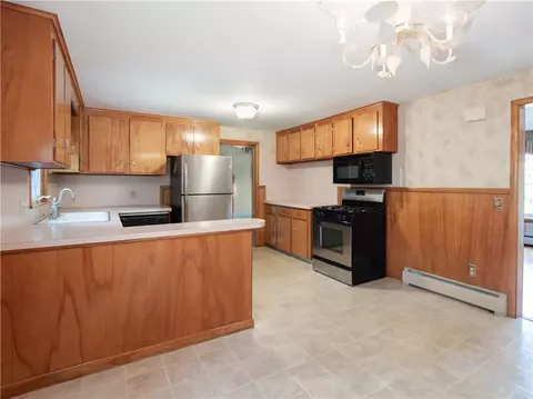 Kitchen - 77 Drybrook Rd, Warwick, RI 02889 photo 2 of 3