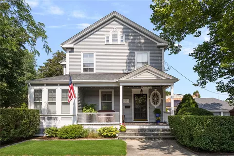 7 Prairie Ave, Newport, RI 02840