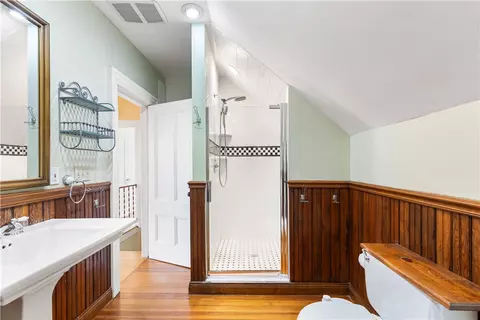 Bath - 20 Spring Garden St, Warwick, RI 02888 photo 5 of 5