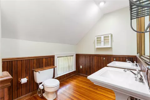 Bath - 20 Spring Garden St, Warwick, RI 02888 photo 3 of 5