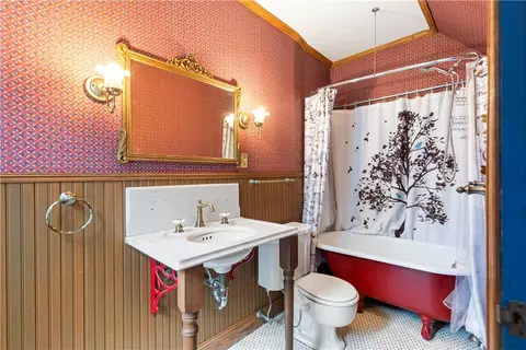 Bath - 20 Spring Garden St, Warwick, RI 02888 photo 1 of 5