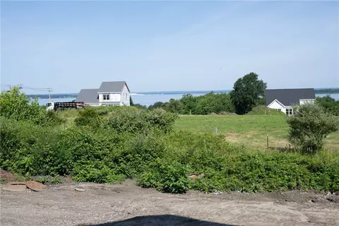 45 Bunker Hill Xing, Portsmouth, RI 02871