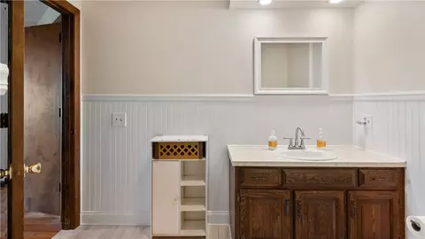 Bath - 4042 Post Rd #5, Warwick, RI 02886 photo 4 of 4