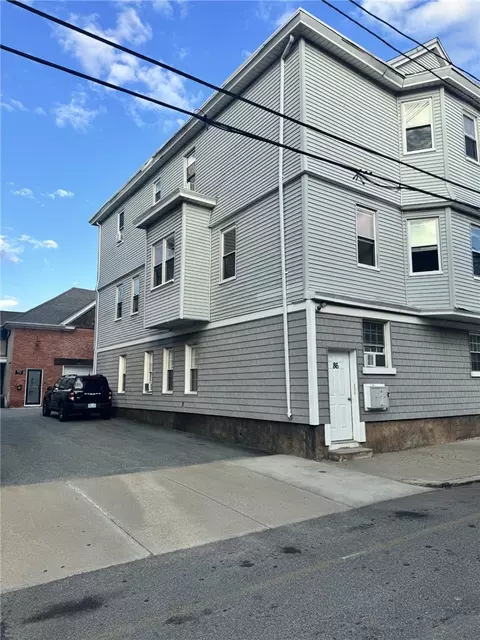 86 Sutton St, Providence, RI 02903