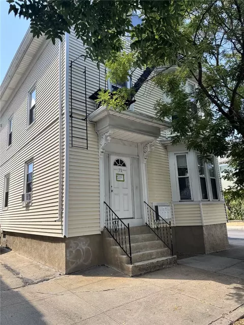 71 Sutton St, Providence, RI 02903