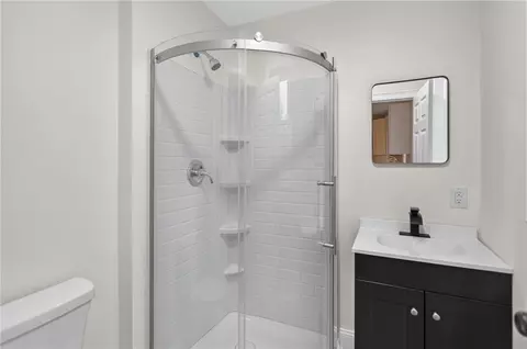Bath - 68 Uncas St, Warwick, RI 02889 photo 2 of 4