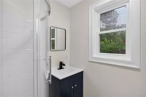 Bath - 68 Uncas St, Warwick, RI 02889 photo 3 of 4