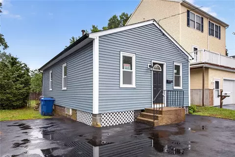 Exterior - 68 Uncas St, Warwick, RI 02889 photo 5 of 6