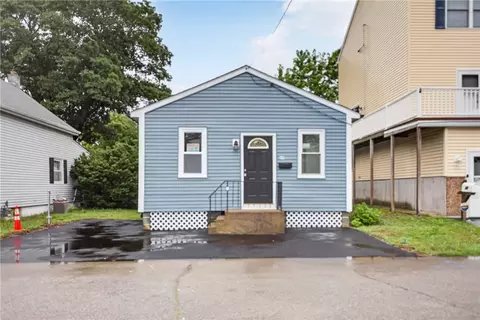 Exterior - 68 Uncas St, Warwick, RI 02889 photo 4 of 6