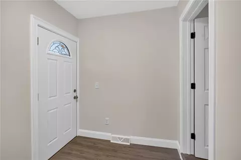 Entry Way - 68 Uncas St, Warwick, RI 02889 photo 7 of 14