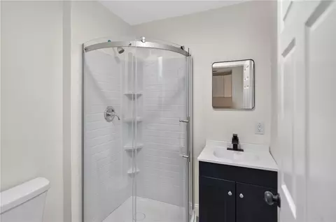 Bath - 68 Uncas St, Warwick, RI 02889 photo 1 of 4