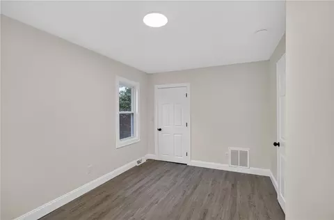 Bedroom - 68 Uncas St, Warwick, RI 02889 photo 9 of 11