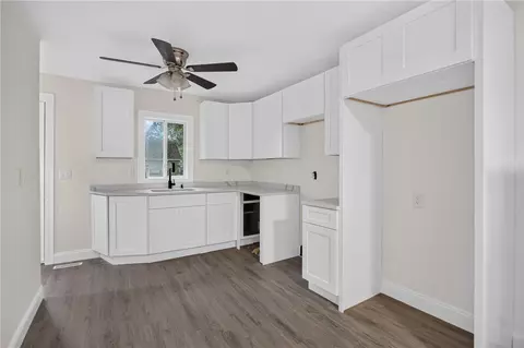 Entry Way - 68 Uncas St, Warwick, RI 02889 photo 1 of 14