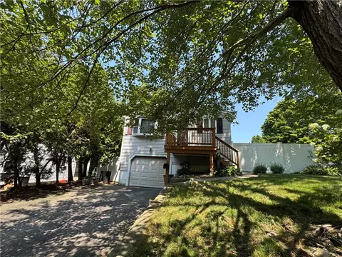 3 Minoru St, Smithfield, RI 02917