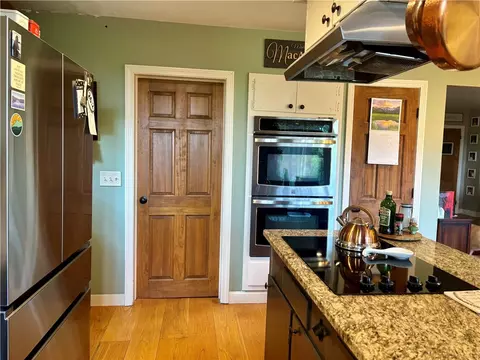 Kitchen - 31 Hamilton Hl, Glocester, RI 02814 photo 1 of 3