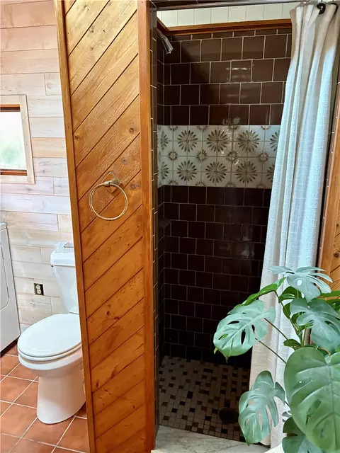 Bath - 31 Hamilton Hl, Glocester, RI 02814 photo 2 of 2