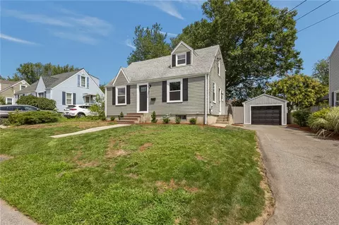 55 Frederick St, Rumford, RI 02916