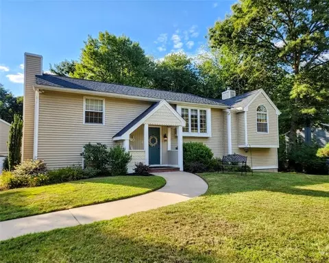 55 Holly Rd, South Kingstown, RI 02879