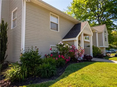 55 Holly Rd, South Kingstown, RI 02879