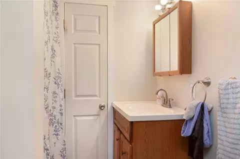 Bath - 10 Stone St, Coventry, RI 02816 photo 1 of 3