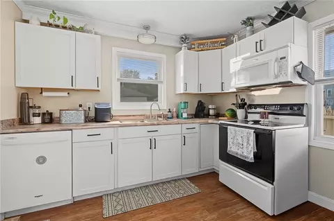 Kitchen - 348 Park Pl, Woonsocket, RI 02895 photo 3 of 3