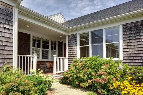 169 Ferry Landing Cir, Portsmouth, RI 02871