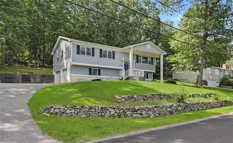 145 Grandview Ave, Lincoln, RI 02865