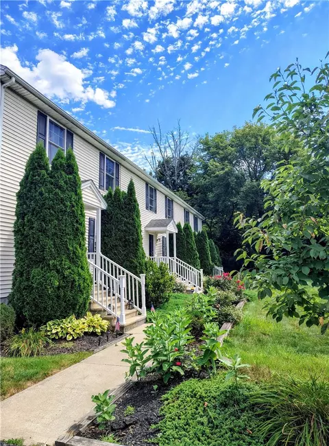 4 Legris Commons Ln #4, West Warwick, RI 02893