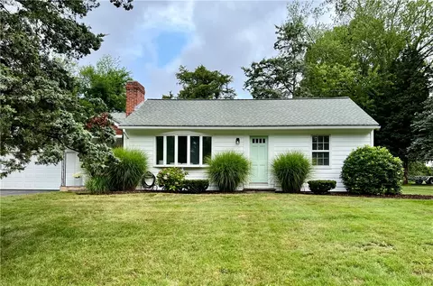 31 Nipsah Rd, East Greenwich, RI 02818