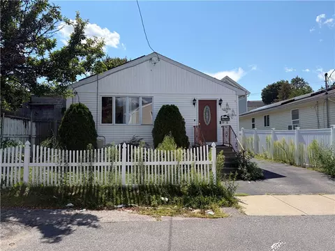 33 Huldah St, Providence, RI 02909