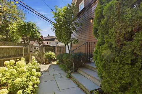 83 Malbone Rd, Newport, RI 02840